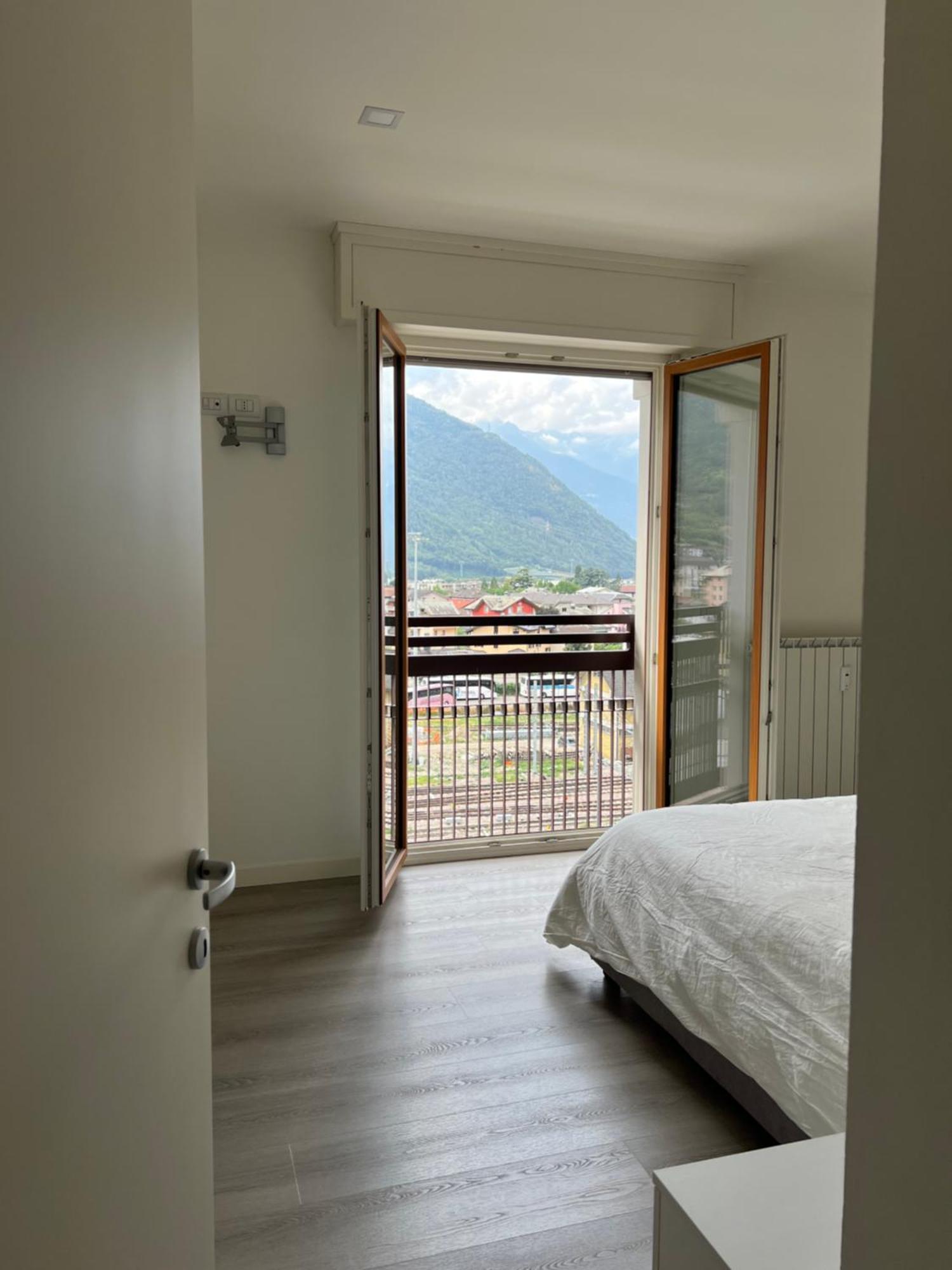 Dreamers Apartment Tirano Esterno foto